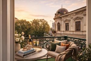 Charming 2-Bedroom Apartment with Balcony near Old Town