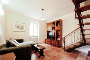 historical townhome in Poppi