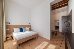 JOIVY Modern Rooms & Apartments near the Colosseum