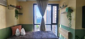 Stylish Condo that fits 7 with Washer and Fast WiFi Long Stay Ready and Family Friendly Suite