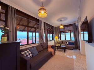Sea View Balcony Sunset 15 min to Airport L2