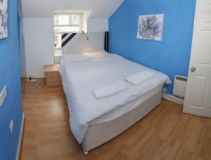 Two Bedroom Apartment in Newtown