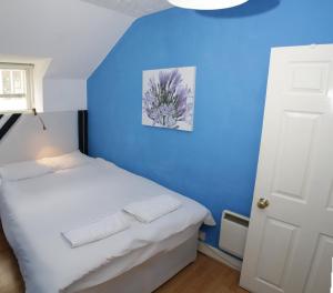 Two Bedroom Apartment in Newtown