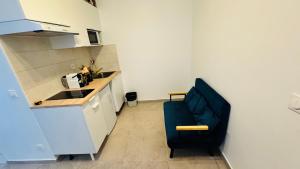 ground floor-apart near the Eiffel Tower