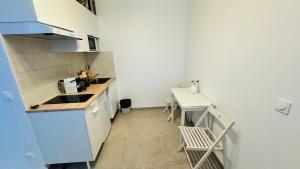 ground floor-apart near the Eiffel Tower