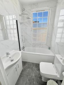 London Duo & Quad Rooms in Zone 2 - Willesden Green