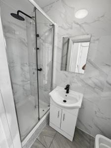 London Duo & Quad Rooms in Zone 2 - Willesden Green