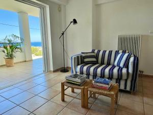 Brilliant Bay & Sea View Apartment in Saronida
