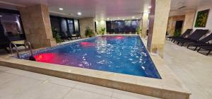 Azizi 3 Room Luxury Apartment - Beach Pool & Spa Resort