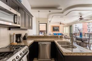 3 Bedrooms 3 Bathrooms with Ocean Views