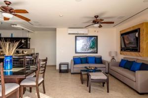 3 Bedrooms 3 Bathrooms with Ocean Views