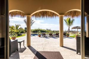 Casa Delfin - Beach Front Villa wPool & Resort