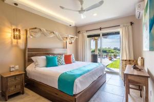 Casa Delfin - Beach Front Villa wPool & Resort
