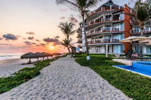Casa Delfin - Beach Front Villa wPool & Resort
