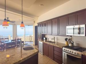 4 Bedrooms 3 Bathrooms Beach & Ocean Front