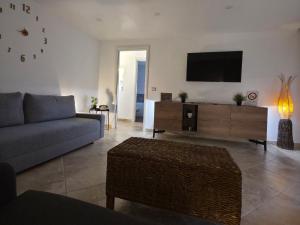 APT-Large Private Terrace - Sleeps 6 - Close to Bari Airport - Spacious and Relaxing-DDN House