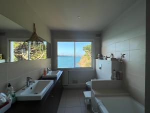 Maison pieds dans leau