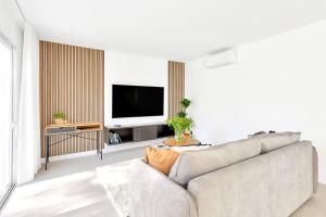 Renovated House, Near Amenities!