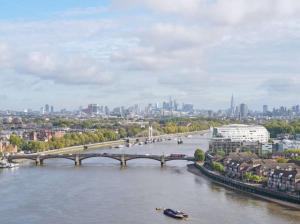 Four Bedroom Chelsea Waterfront Penthouse overlooking river Thames