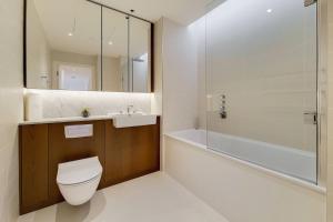 Chelsea Island 8th Floor Three Bedroom Apartment with Panoramic Views