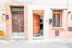 Montefalco center - Wine, Roman origins & Self check-in