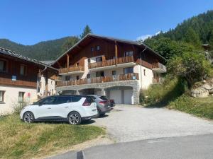 Valfréjus - 2P4 rénové ski aux pieds centre village