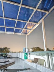Chill Rooftop Space for Evenings
