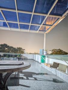 Chill Rooftop Space for Evenings
