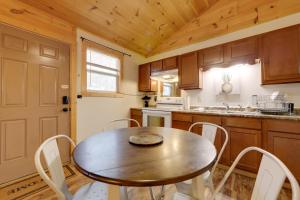 Cozy Cosby Couples Retreat Fire Pit, Soaking Tub