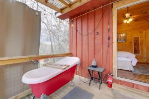 Cozy Cosby Couples Retreat Fire Pit, Soaking Tub
