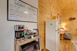 Cozy Cosby Couples Retreat Fire Pit, Soaking Tub