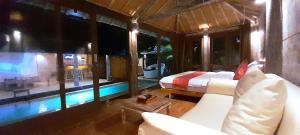 Private Vacation Rental Villa Pool and Jacuzzi, 4Bedrooms, 4Bathrooms, with Free Scooter