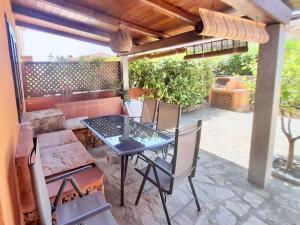 Apartment 6 beds with fenced garden in Marinella just 250 mt from the sea