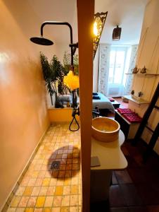 Le Cocon Des Arcades - Central, charmant balcon -