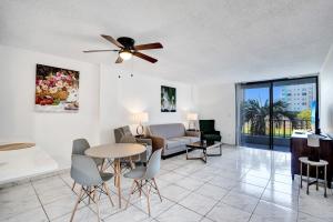 Cozy 1BR Near Hard Rock Stadium - 214