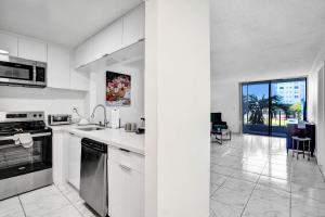 Cozy 1BR Near Hard Rock Stadium - 214