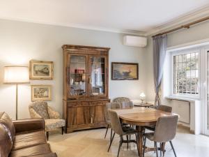 Apartment AMP Vatican Home by Interhome