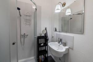 Historic 1914 Old Town Apartment with Bay Windows - Valnu Street