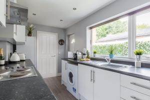 3-Bed Home Sleeps 6 2 Bathrooms