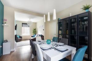 3-Bed Home Sleeps 6 2 Bathrooms