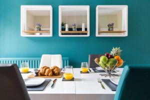 3-Bed Home Sleeps 6 2 Bathrooms