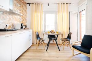Apartamento nuevo 2 habitaciones a 10 a pie de la Playa y a 20 Barcelona centro