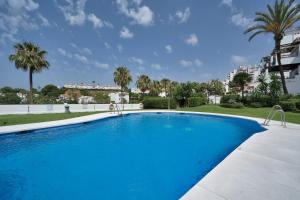 NEW Calahonda Getaway with Pool & Amazing Views