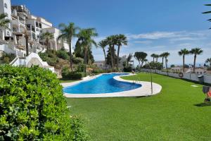 NEW Calahonda Getaway with Pool & Amazing Views