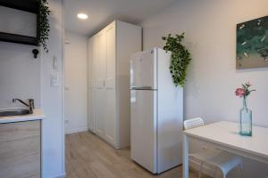 AT056 Renovated studio 15 min from the beach