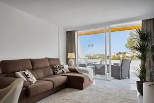 Modern Apt Pool & Sunset Terrace