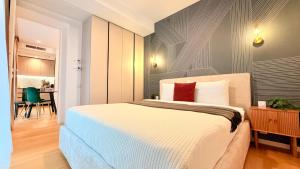One Lake Club Apartments - Exclusive 1BRs in North Bucharest