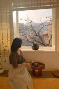 감나무 뷰 독채 숙소, 지하철역 도보3분,경복궁 5정거장, 공항버스 정류장 도보6분