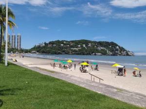 Apartamento completo a 100m da praia da Enseada - Guarujá