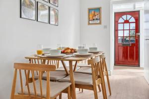 5 Guest 2 Bathroom Entire House Free Parking